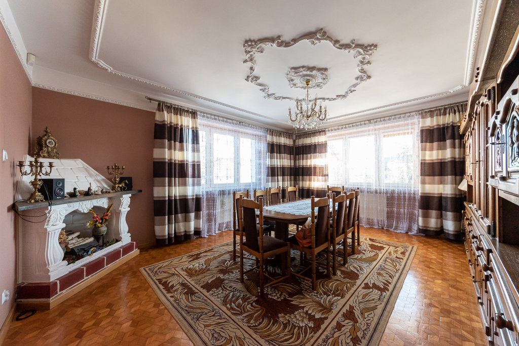 Dom wolnostojący o powierzchni 281 m² - zdjęcie 4