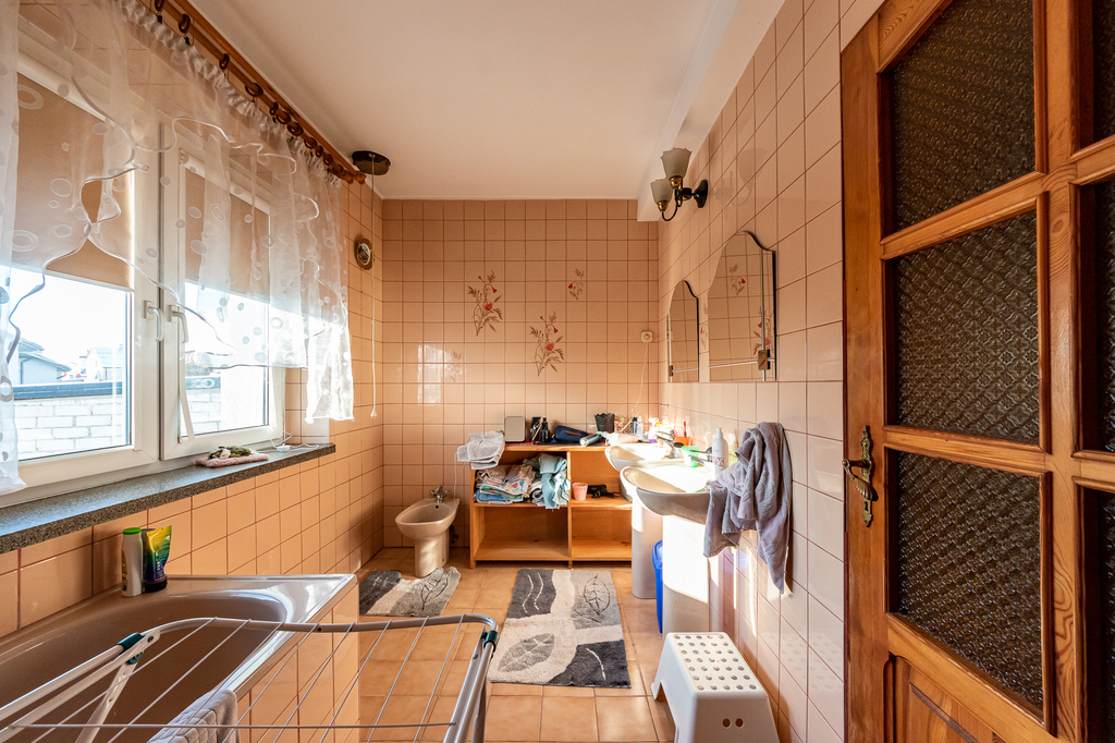 Dom wolnostojący o powierzchni 281 m² - zdjęcie 9