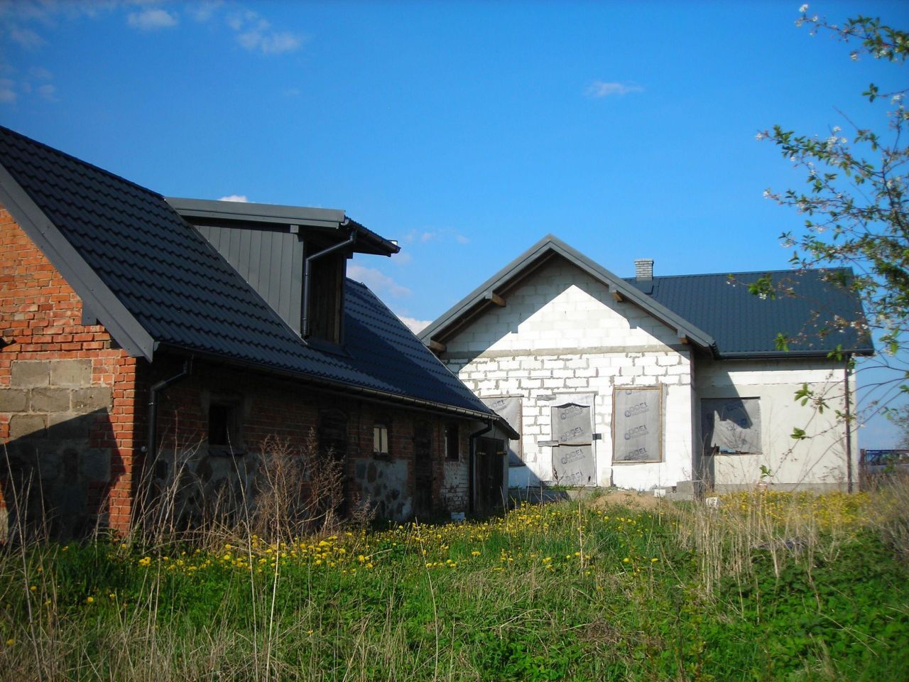 Dom do wykończenia, działka 1200 m²