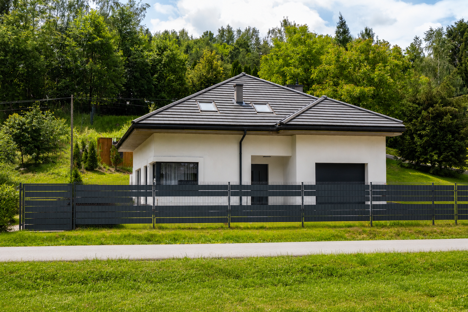 Nowoczesny dom przy Łazienkach Mineralnych 156 m2