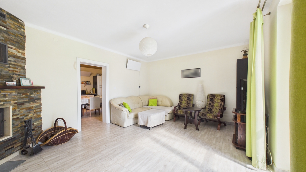 Siedlisko 6900 m² z domem i zabudowaniami - zdjęcie 2