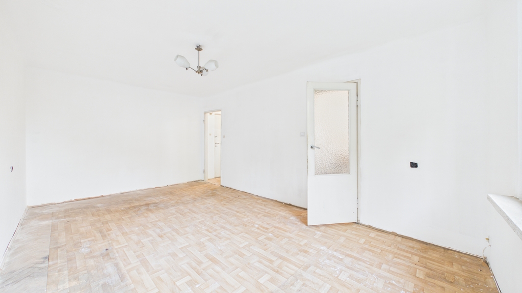 Kawalerka 28,5 m² z potencjałem na 2 pokoje - do remontu - zdjęcie 2